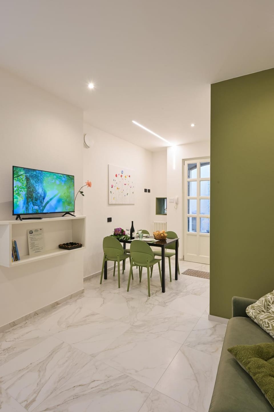 Seating area, Dining area