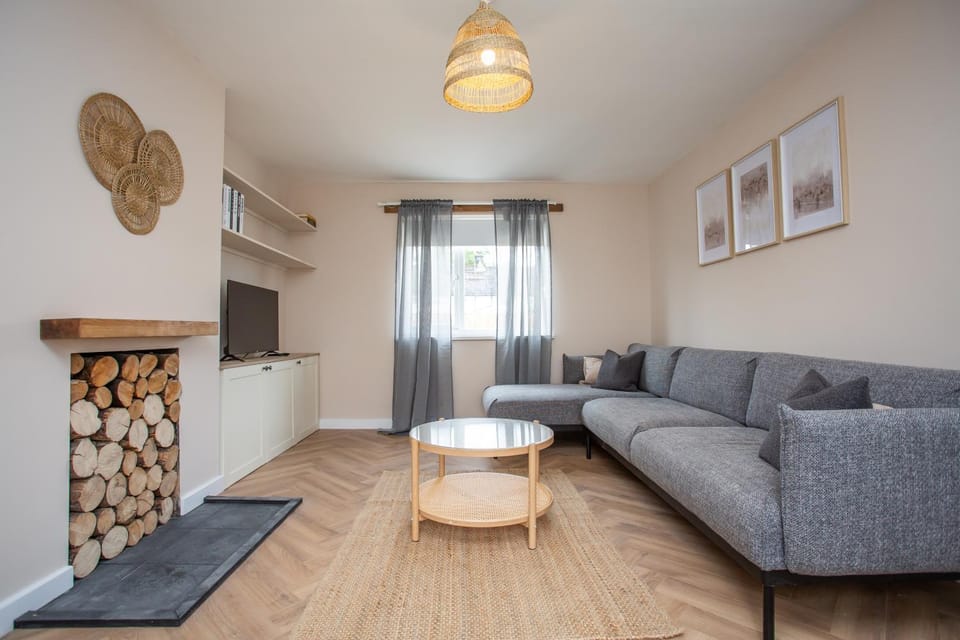 Vacant Nest The South End Spacious Smart TV House in England