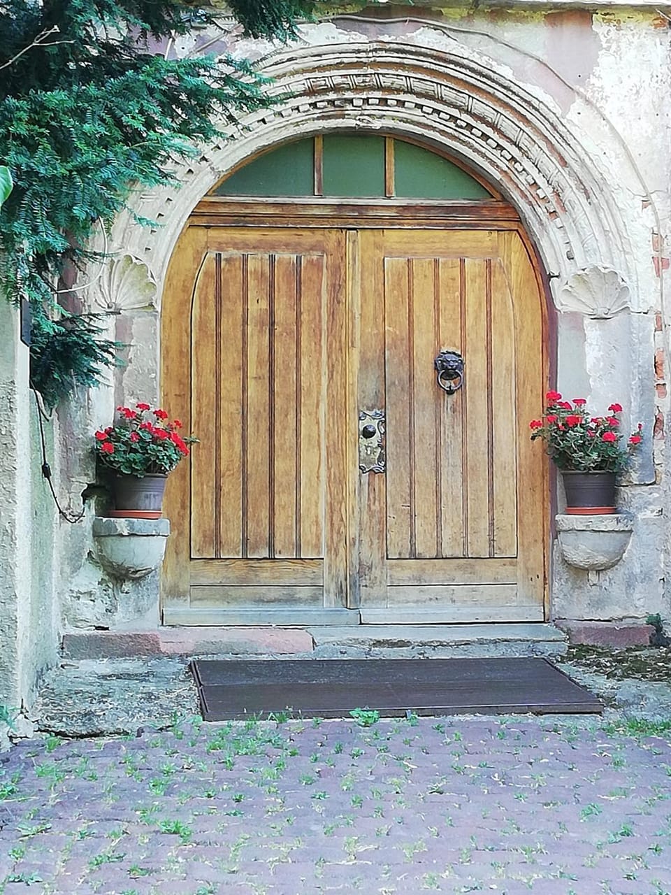 Facade/entrance, Internal: Not applicable to any particular room