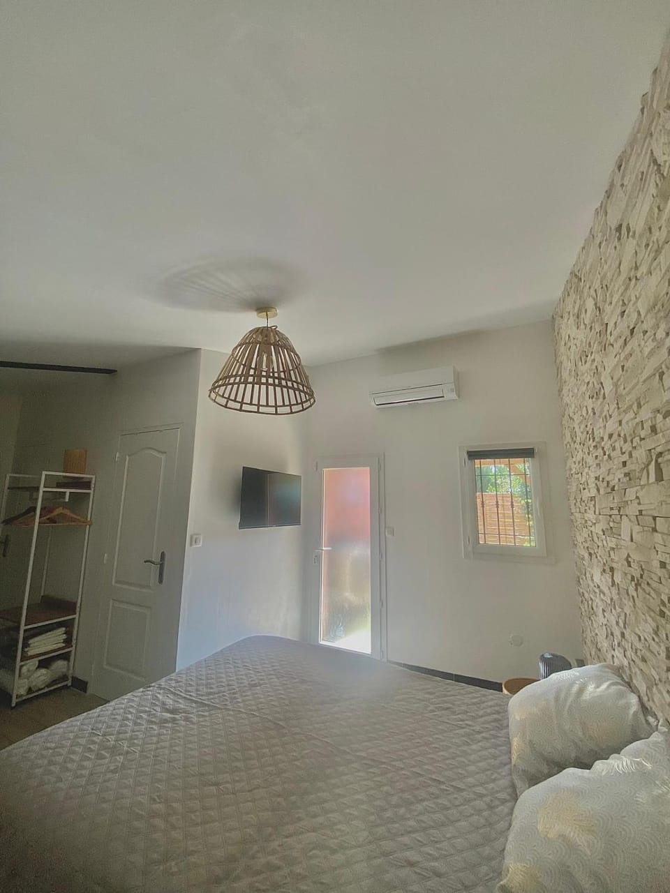 Suite cosy indépendante avec extérieur Bed and Breakfast in Arles