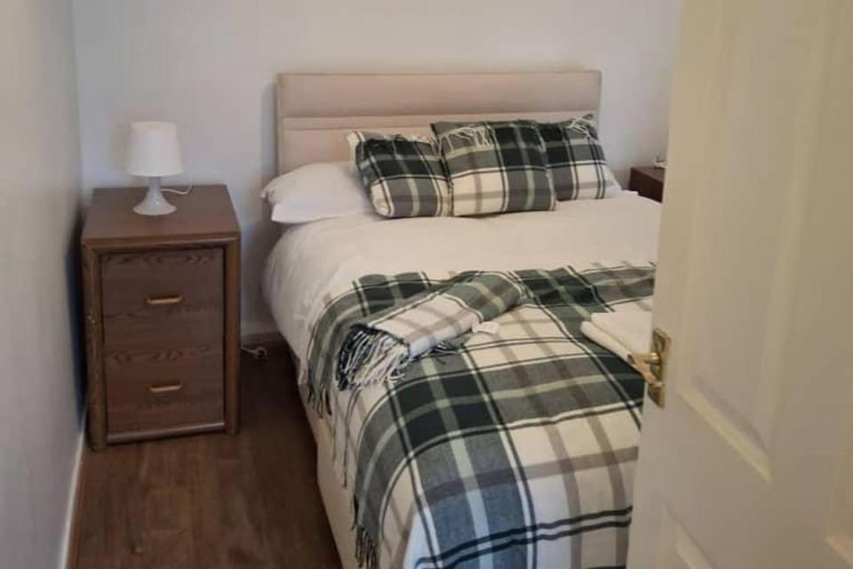 3 Bed House Sleeps 5 - Free Parking - Tv & WiFi House in Sheffield