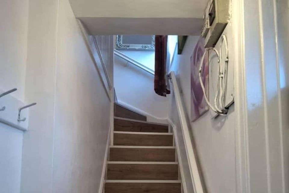 3 Bed House Sleeps 5 - Free Parking - Tv & WiFi House in Sheffield
