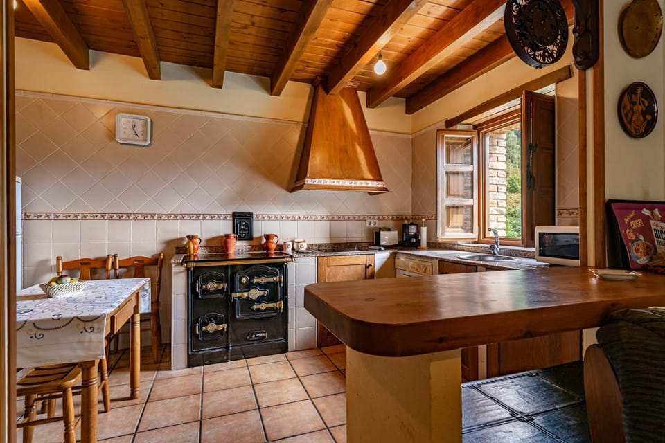 Property building, Kitchen or kitchenette, Living room