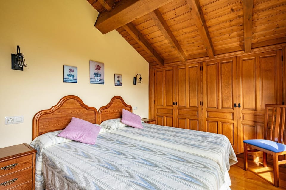 Property building, Living room, Bedroom