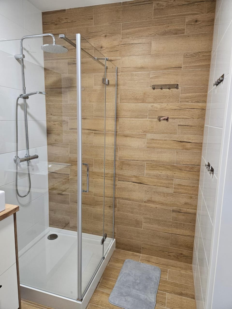 Shower, Bathroom, towels