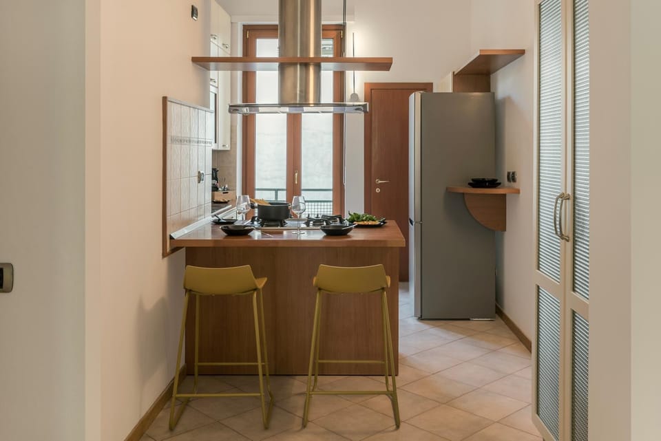 Dining area, Lunch, stove