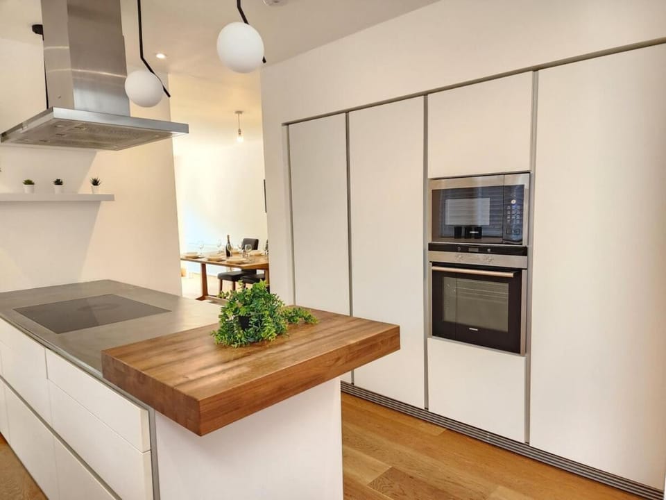 Kitchen or kitchenette, oven, stove