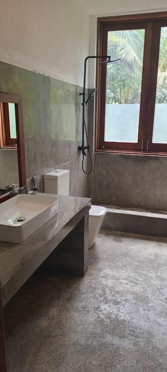 Ko Lake Pool Suites House in Ahangama