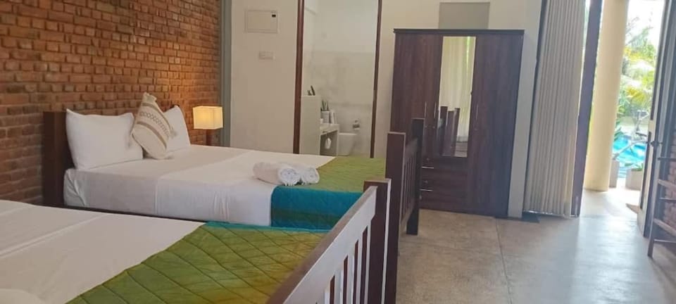 Ko Lake Pool Suites House in Ahangama