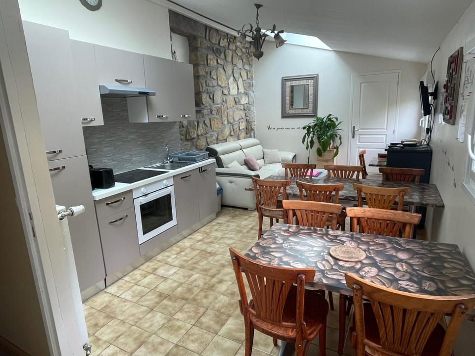 Living room, Seating area, Dining area, oven, stove