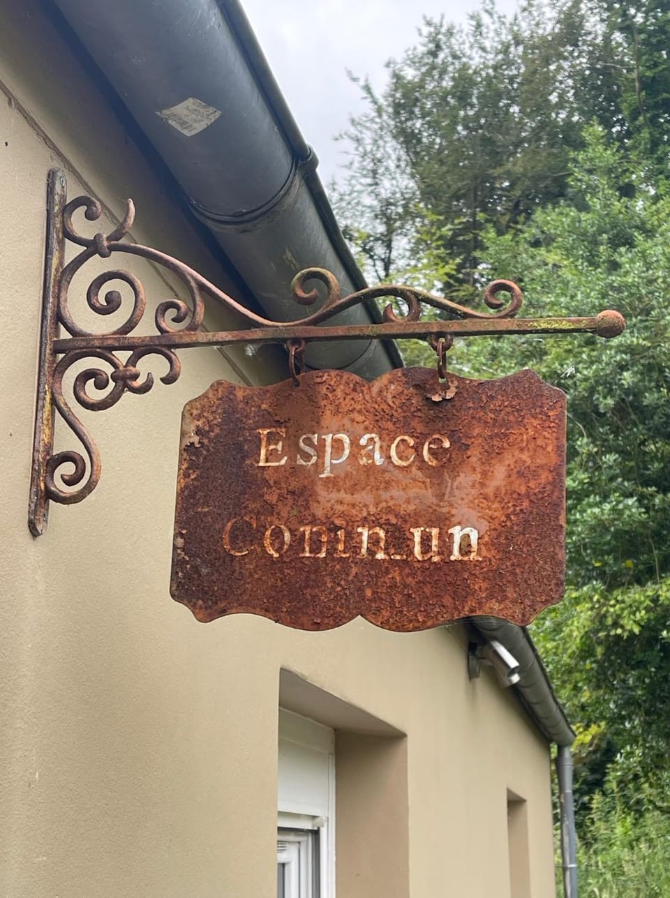 Property building, Text overlay