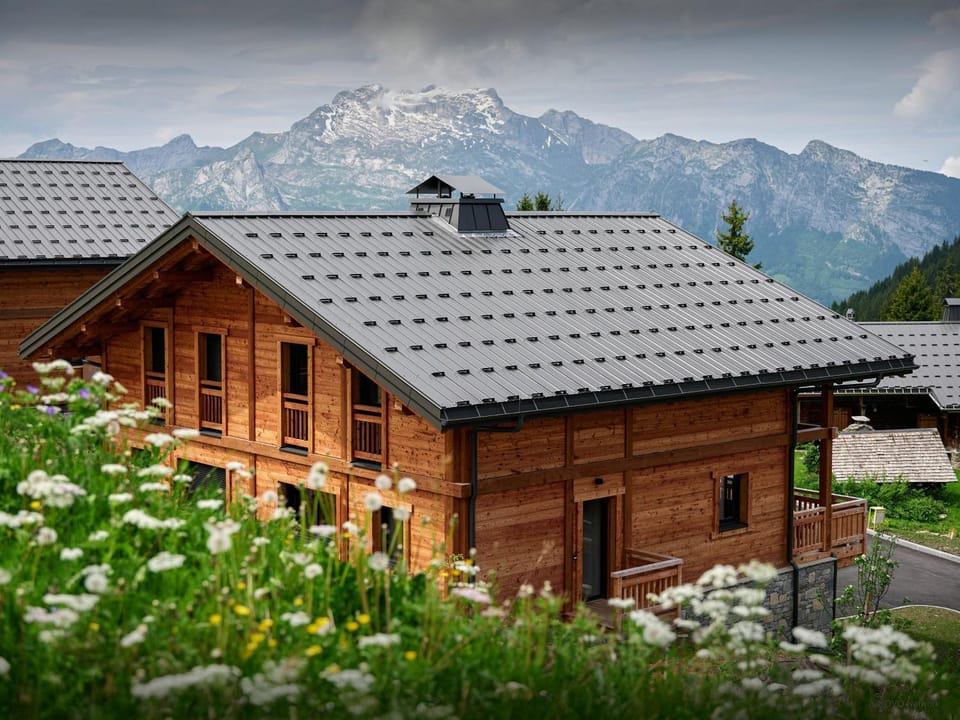 Property building, Day, Natural landscape, Summer, Mountain view