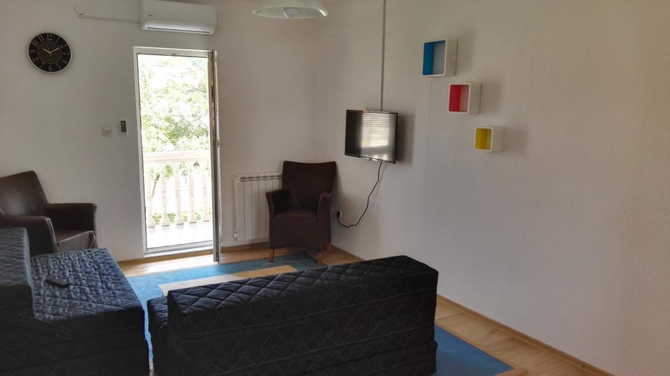 Day, Living room