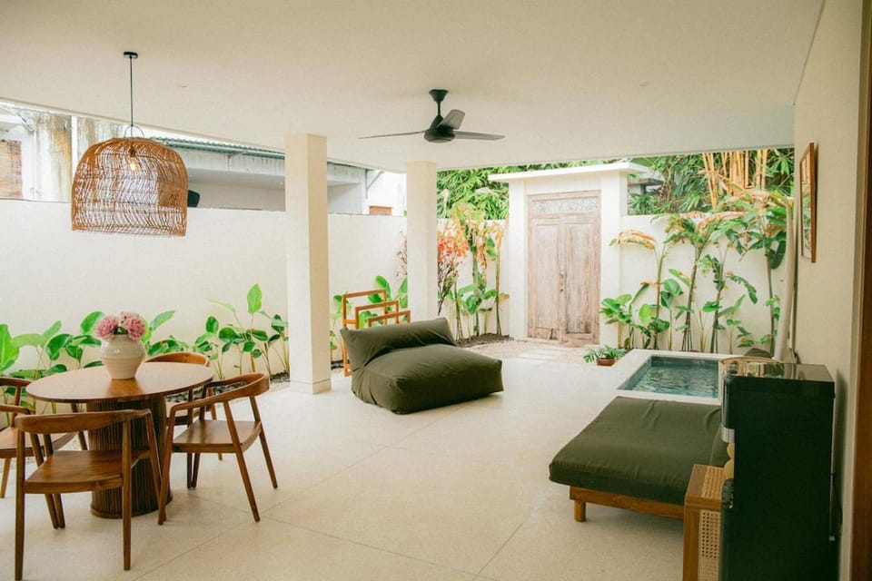 Patio, Living room, Seating area, Dining area