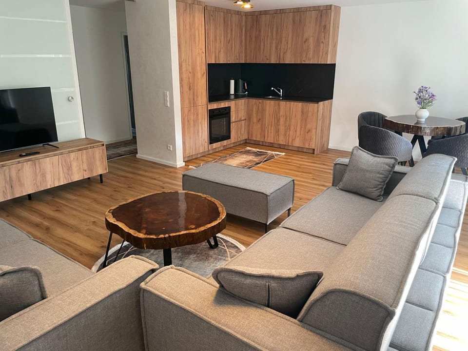 Communal lounge/ TV room, TV and multimedia, Kitchen or kitchenette, Living room, Evening entertainment