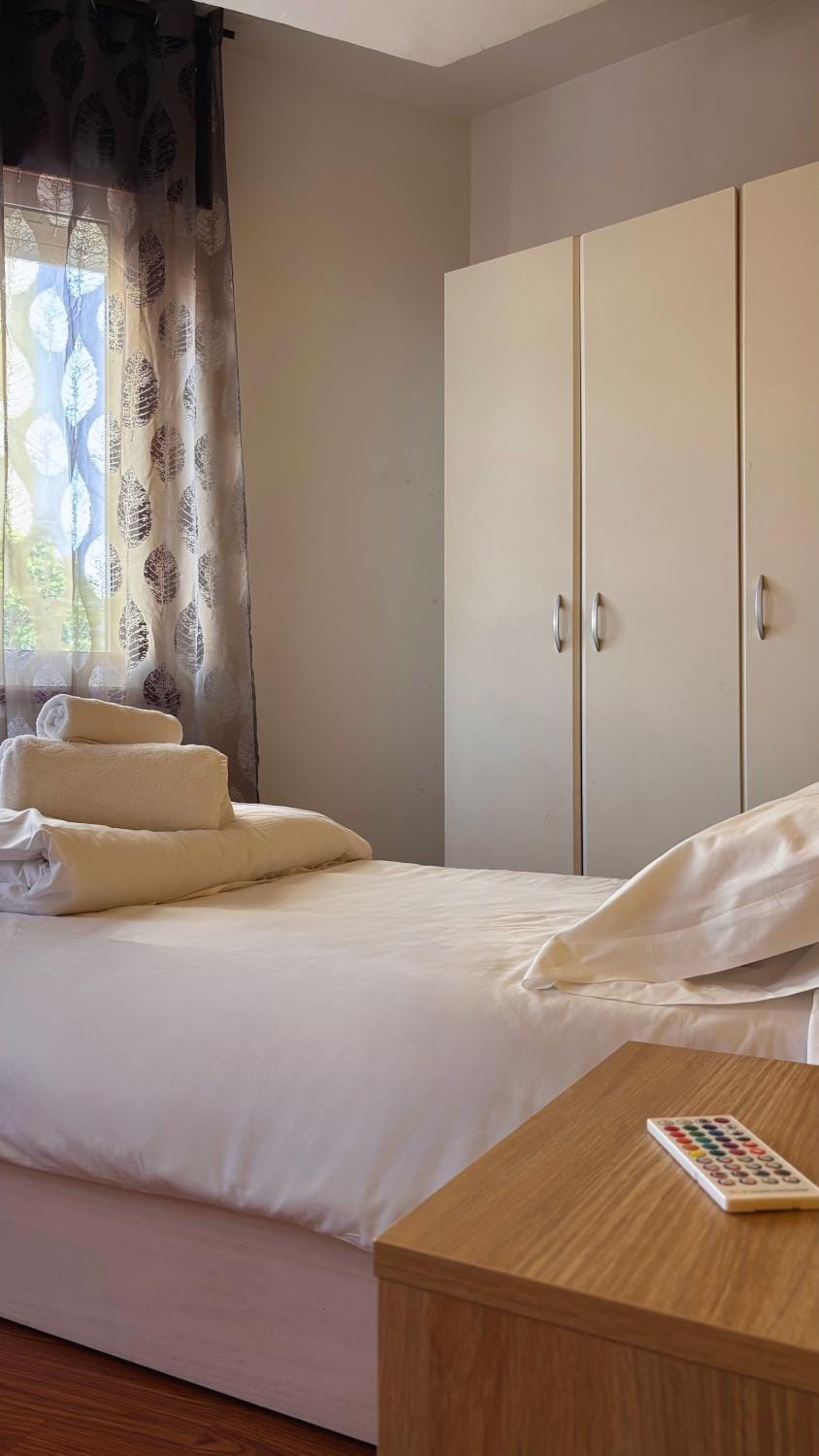 Bed, Photo of the whole room, Bedroom, wardrobe