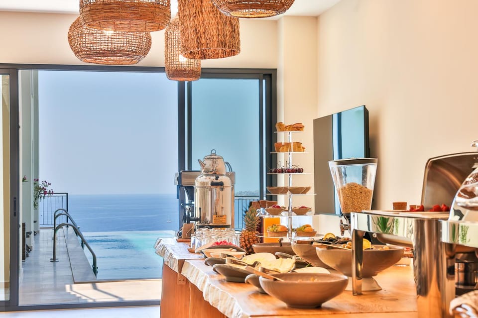 Food and drinks, Sea view, Buffet breakfast