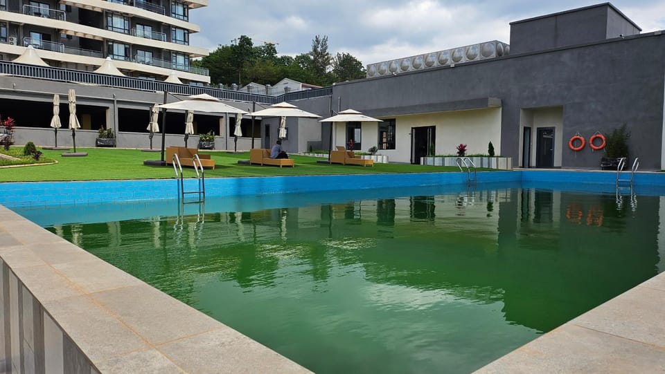 Property building, Day, Pool view, Swimming pool