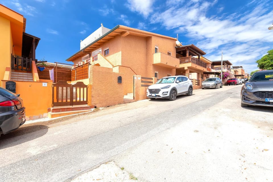 House Leoni Apartment in Isola Rossa