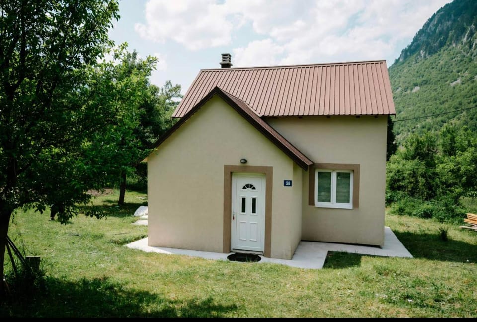 Forest Dream House in Montenegro