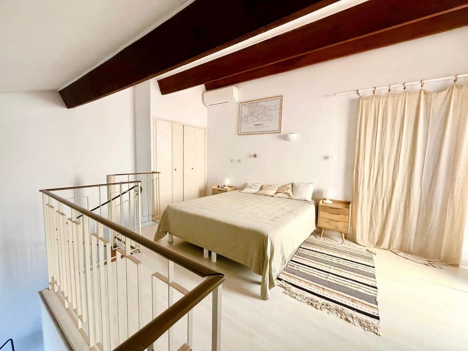 Bed, Photo of the whole room, Bedroom, towels, air conditioner
