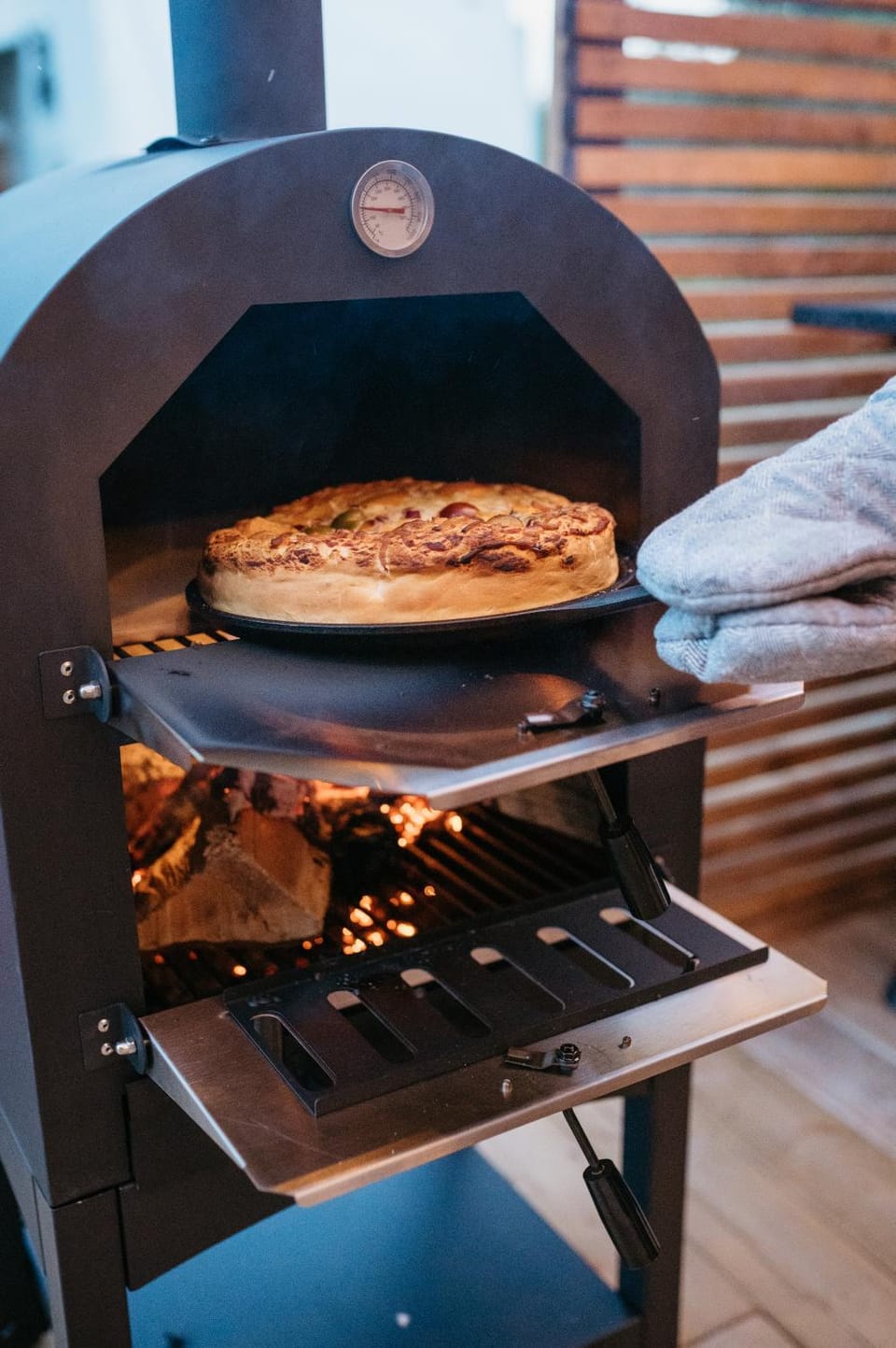 The Loft - Stargazing Tiny Home with Firepit, Wood Fired Pizza Oven & Movie Projector Campground/ 
RV Resort in Greater Napanee