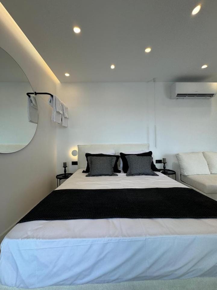 BlueMotion - Cruisenest Transportation included Apartment in Pireas