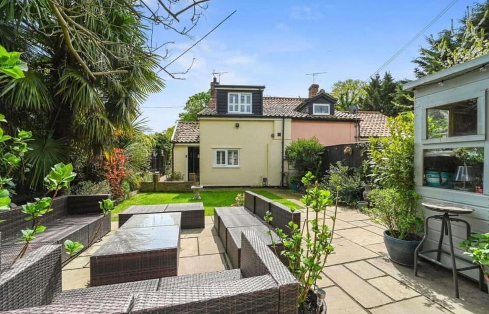 Property building, Patio, Garden, Garden view