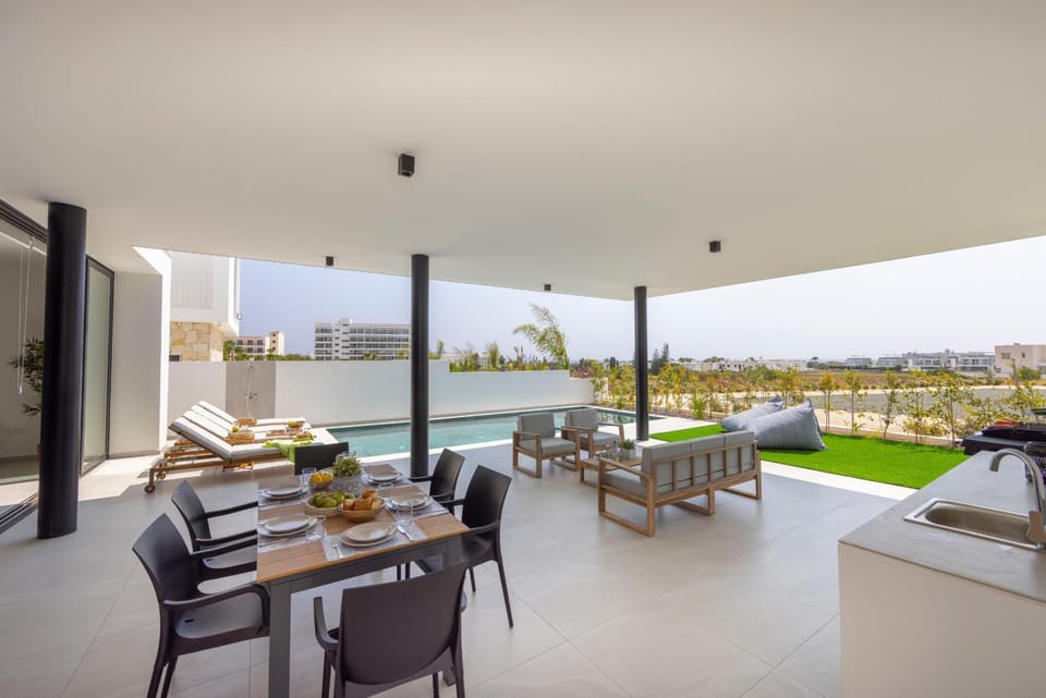 Patio, Dining area