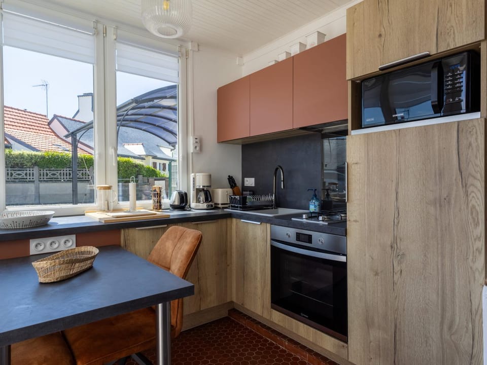Kitchen or kitchenette, Living room