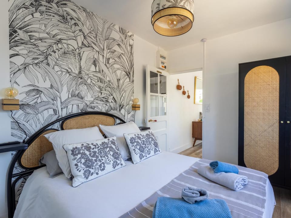 Living room, Bedroom