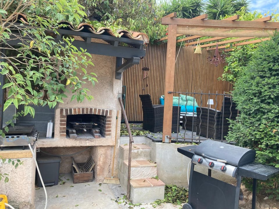 Patio, BBQ facilities, Garden