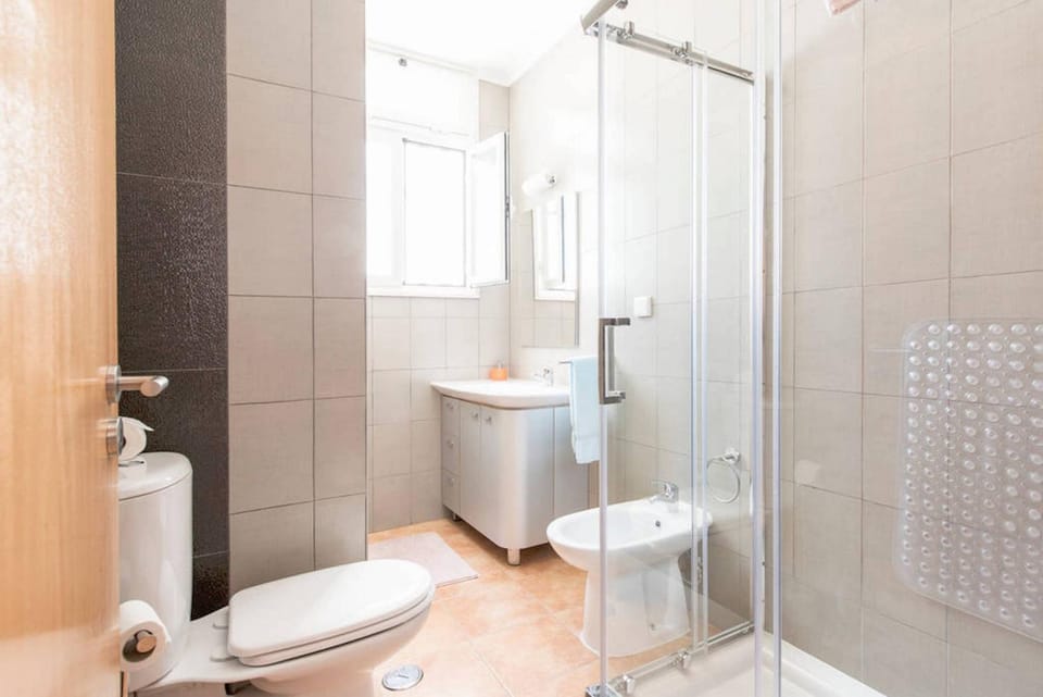 Shower, Toilet, Bathroom, Other, Photo of the whole room, Decorative detail