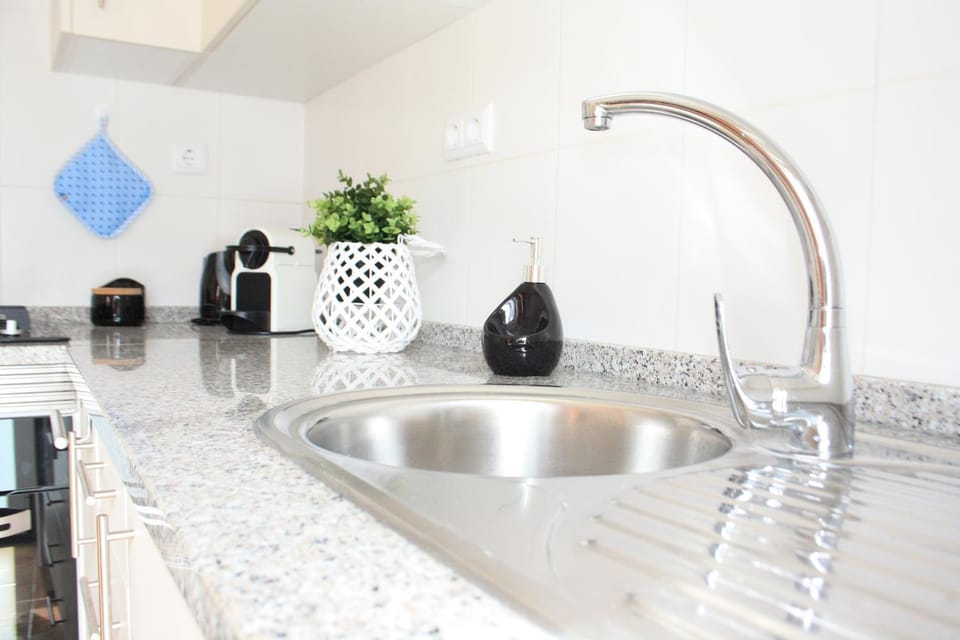 Kitchen or kitchenette, Photo of the whole room, Decorative detail, Dining area