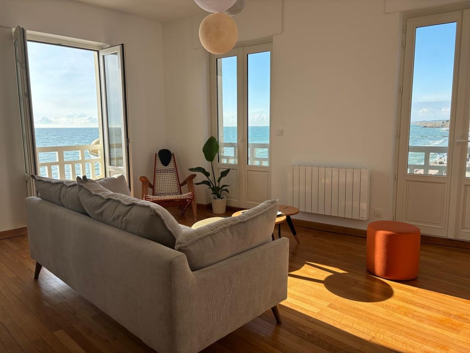 View (from property/room), Living room, Sea view