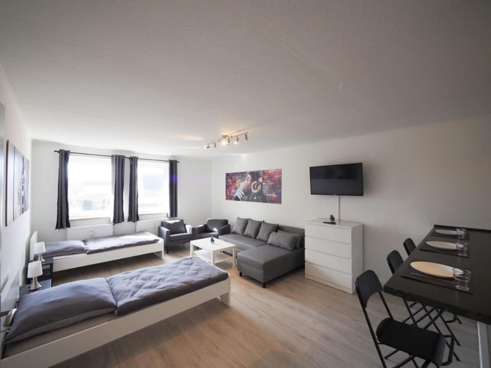 Communal lounge/ TV room, Bed, TV and multimedia, Living room, Photo of the whole room, Seating area, Evening entertainment, Bedroom