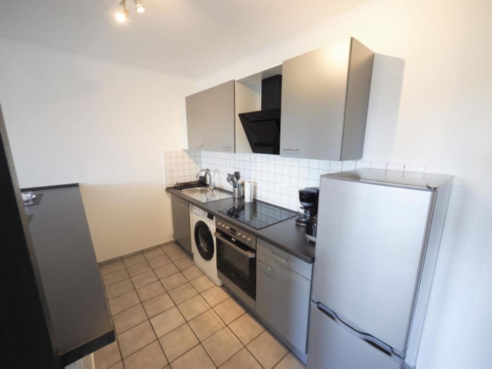 Kitchen or kitchenette, oven, pet friendly, stove, toaster, washing machine