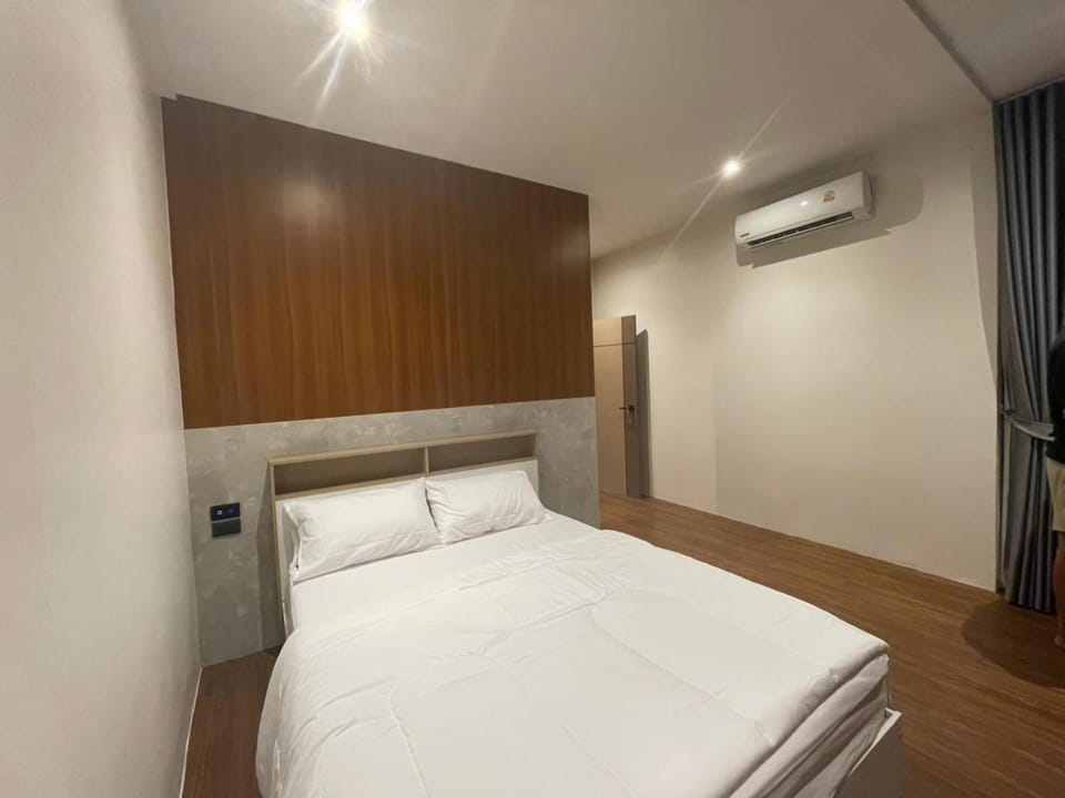 Modern ZEN Vibe 3BR Pool Villa Phuket Villa in Wichit