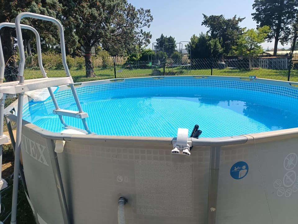 Day, Swimming pool