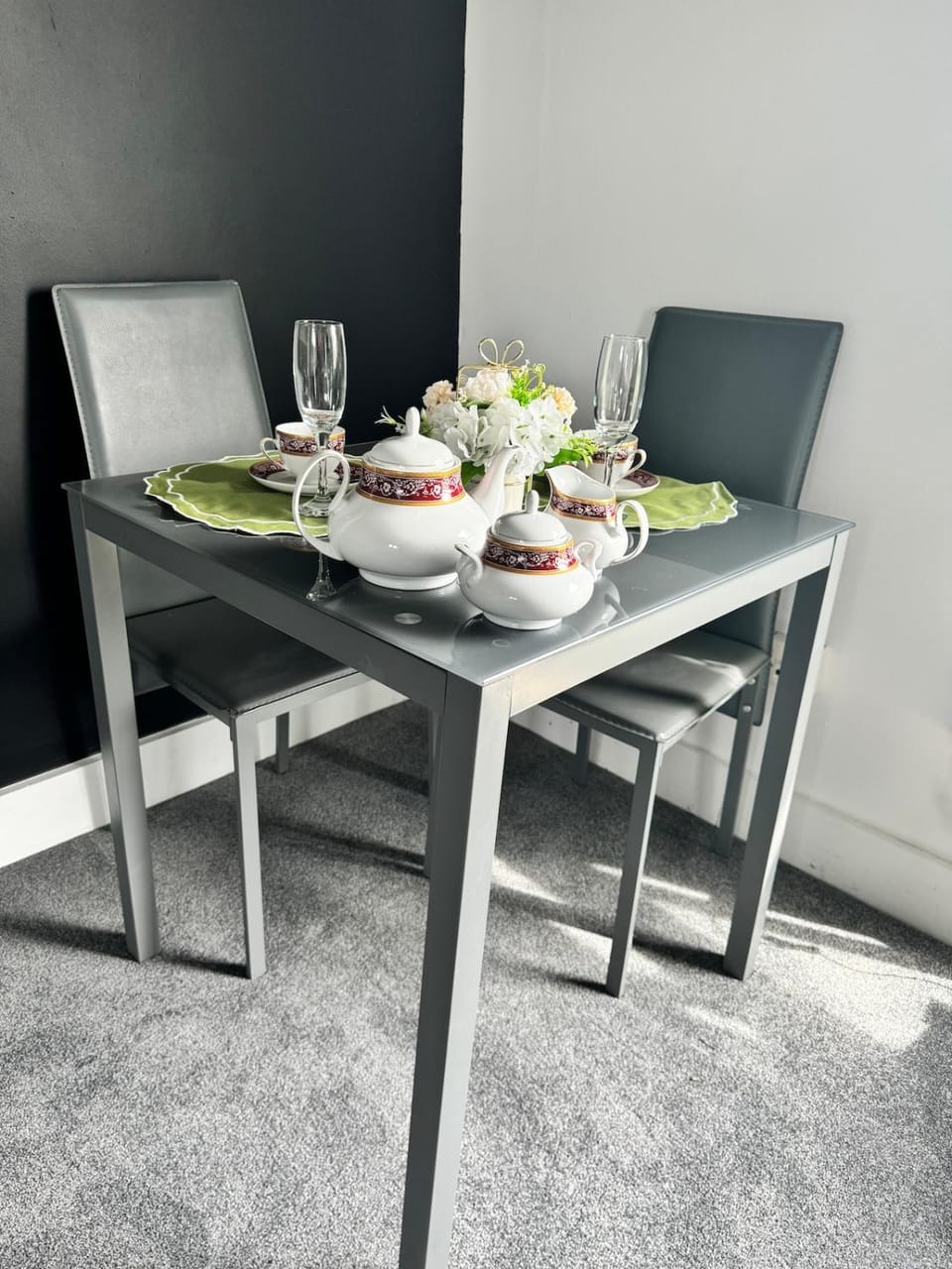 Seating area, Dining area