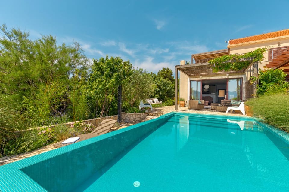 Property building, Swimming pool, Swimming pool