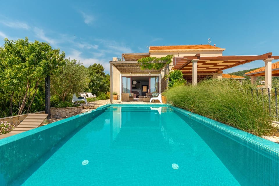 Property building, Swimming pool, Swimming pool