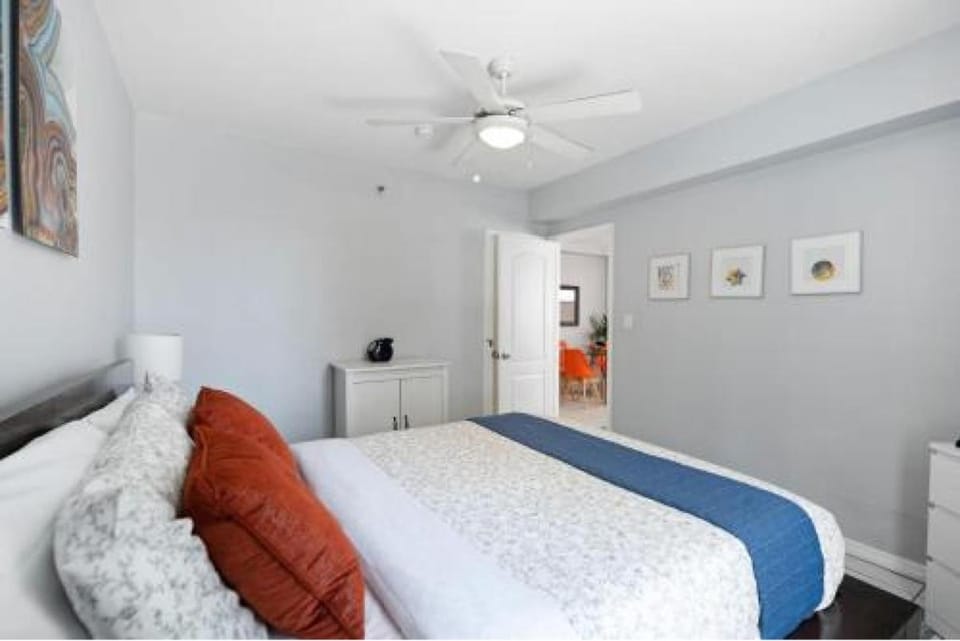 South Beach Luxury, 2 Bedroom, Across from Beach Apartment in Miami Beach