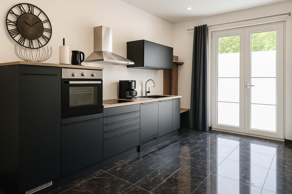 Coffee/tea facilities, Kitchen or kitchenette, dishwasher, oven, stove