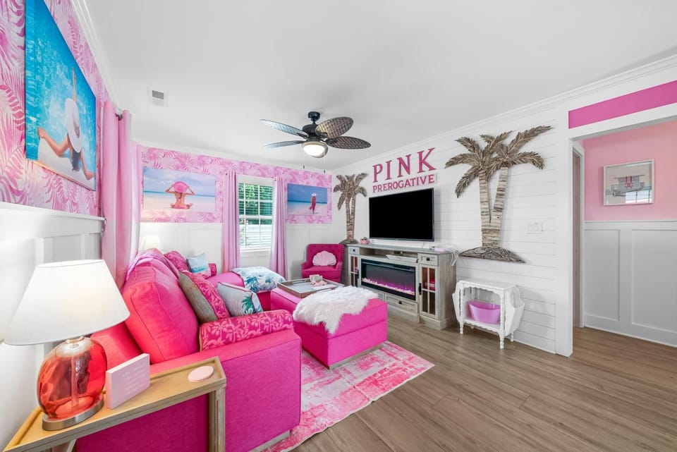 TV and multimedia, Living room, Decorative detail, Seating area, Bedroom, fireplace