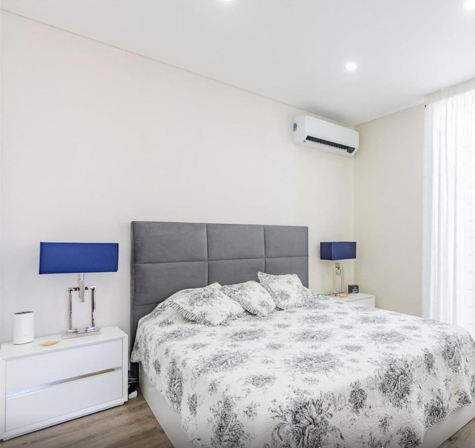 Bed, Photo of the whole room, Bedroom, air conditioner