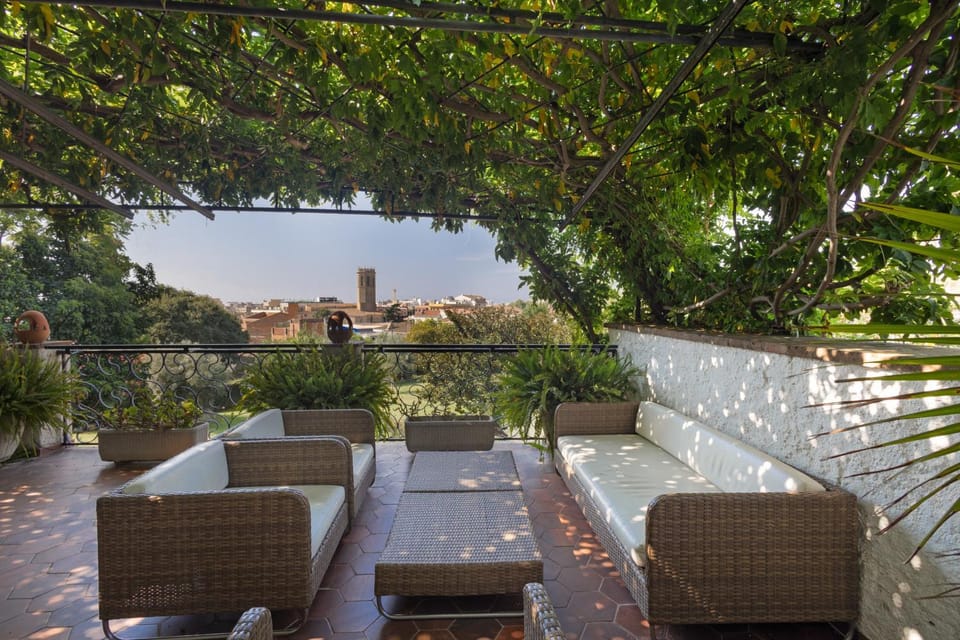 Property building, Balcony/Terrace, Living room