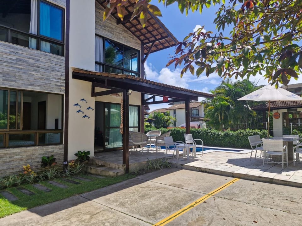 Facade/entrance, Parking