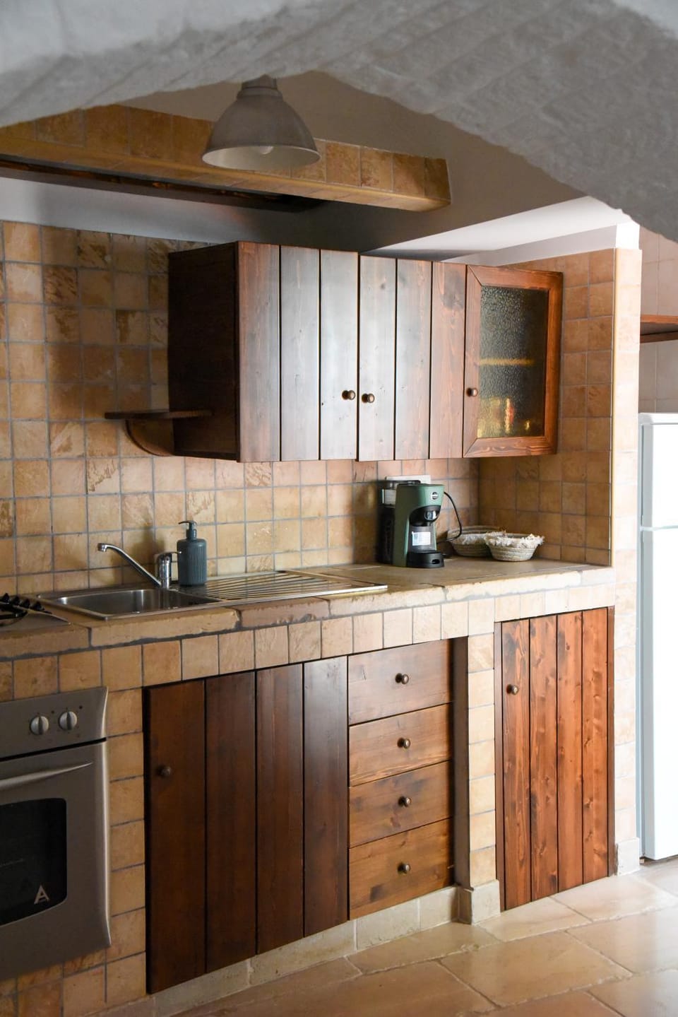 Kitchen or kitchenette, minibar, stove