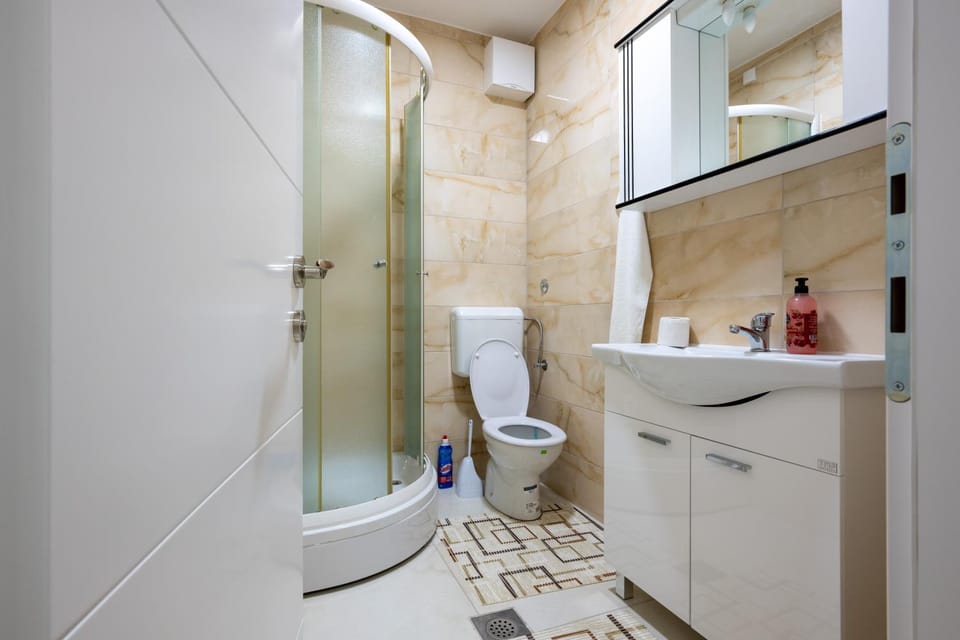 Shower, Toilet, Bathroom